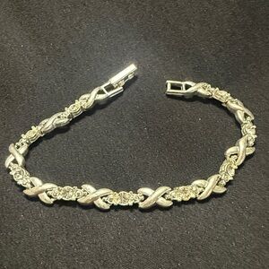 Vintage Avon NR Silver Tone Rhinestone Tennis Bracelet 7"